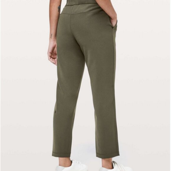 Lululemon On the Fly pant in Dark Olive Size 4 - Picture 2 of 9